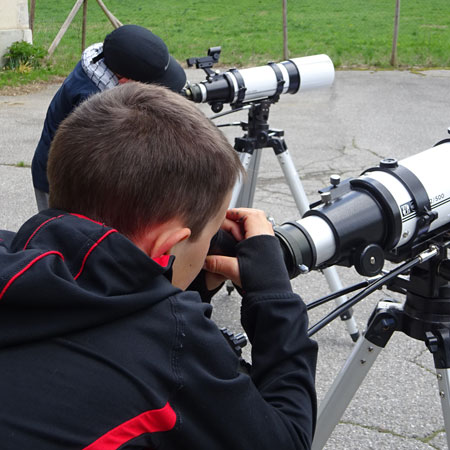 Initiation à l'astronomie Crédit photo : Science Explo